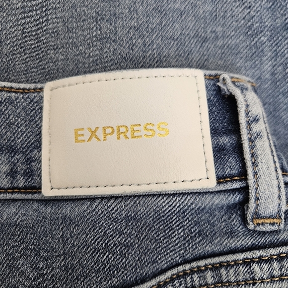 Express Mom Shorts Super High Rise Medium Wash Cut Off Raw Hem Denim 6 - Picture 4 of 8